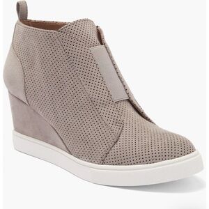 Linea Paolo Felicia Wedged Sneakers in Stone - size 8.5